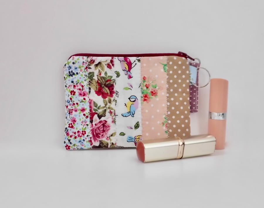 SOLD Coin purse in patchwork of pretty fabrics