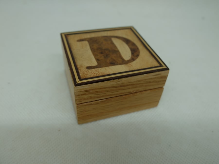 Small box with lift off lid, decorated with letter D