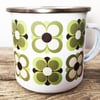 GREEN RETRO Enamel camping mug