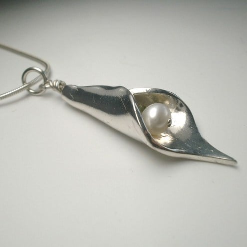 Fine silver, pearl & peridot aurum lily pendant