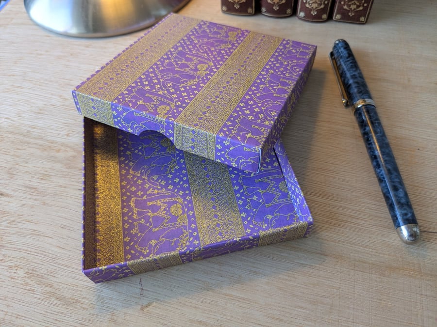 Oriental Magic  'Elephant Gold' - A handmade, ultra-thin gift box (Code: FBOMEG)