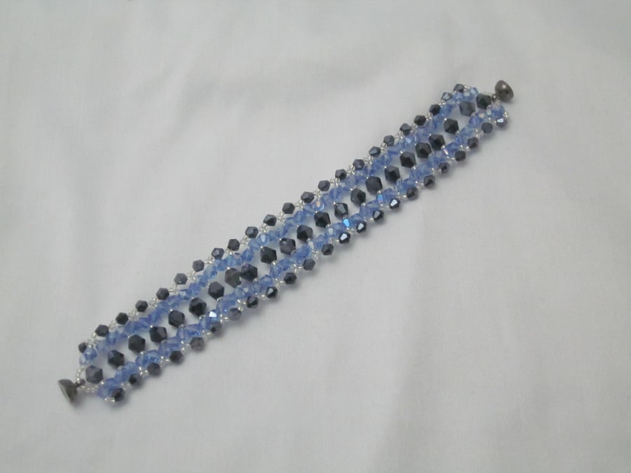 Hematite and electric blue crystal bracelet (494)
