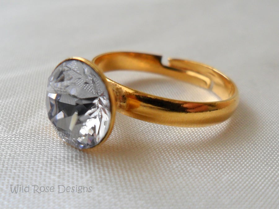 Adjustable ring with a mauve Swarovski crystal