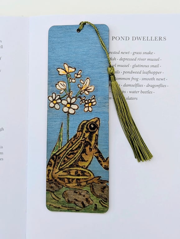 Pyrography frog wooden bookmark - british wildlife gift for a nature lover 