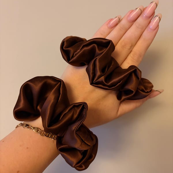 1X 100% pure silk chocolate scrunchie