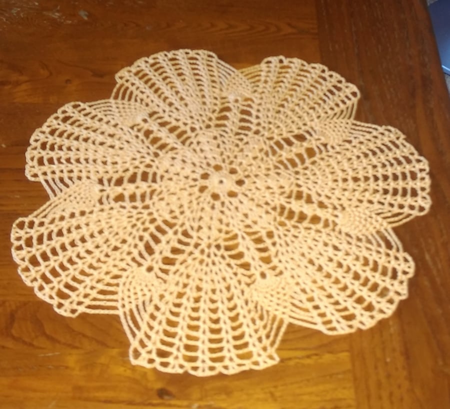 100% COTTON, HAND CROCHET TABLE CENTREPIECE IN GOLD, WITH 7 SECTION OUTER FANS