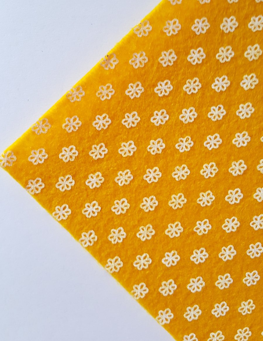1 x Printed Felt Square - 12" x 12" - Flowers - Yellow 