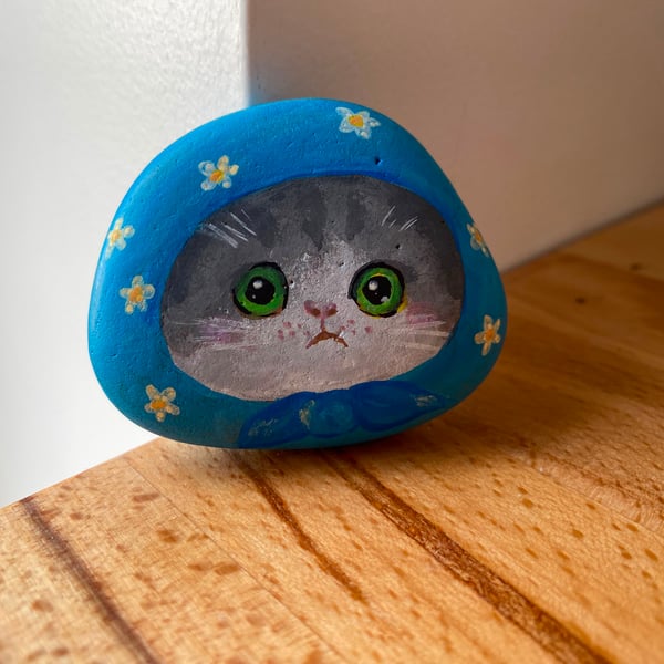 Hand-Painted Cat Pebble – Cute Seaside Stone Art