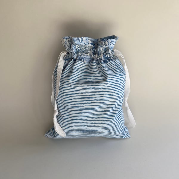 Small blue stripe print bag