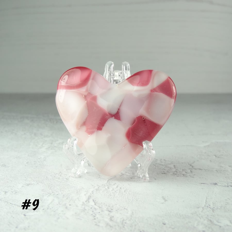 Fused glass pink heart pocket hug with stand 5x4.5cm, handcrafted (9)