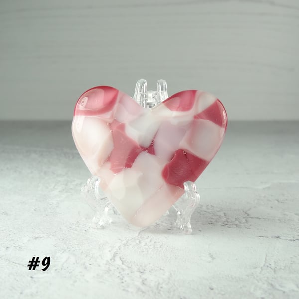 Fused glass pink heart pocket hug with stand 5x4.5cm, handcrafted (9)
