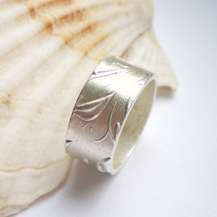 Fine Silver Flower Pattern Wide Ring
