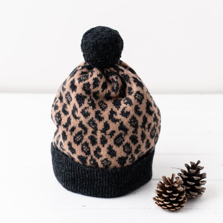 Leopard knitted pom pom hat - camel