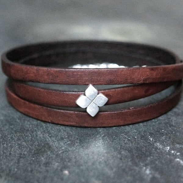 Leather wrap bracelet - Flower slider dark brown silver