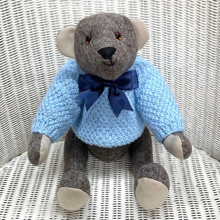 Edgar: Dressed Artist Bear 35cm (13.5")