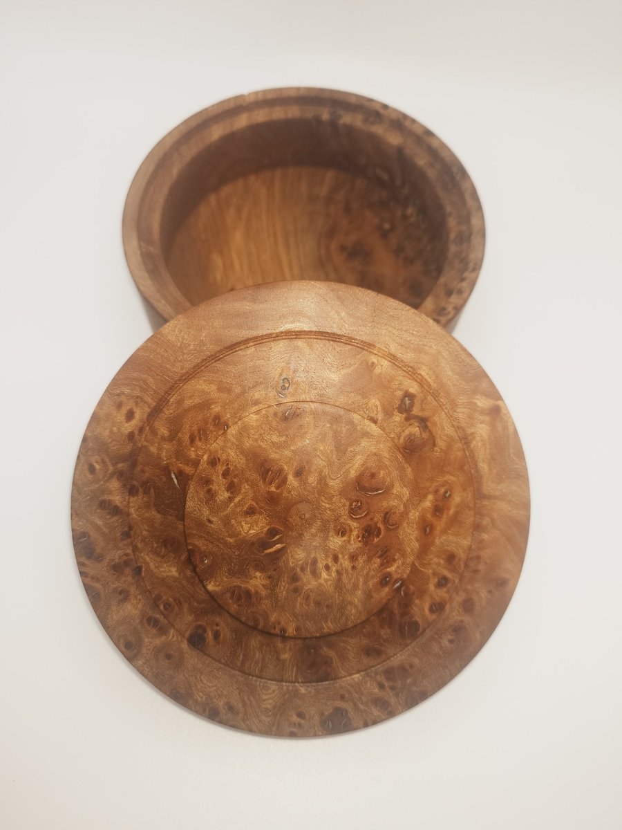 Lidded box in Elm Burr