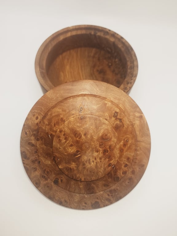 Lidded box in Elm Burr