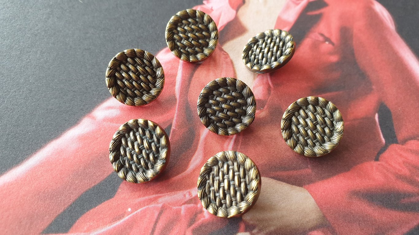 15mm 24L Antique Brass weave effect buttons