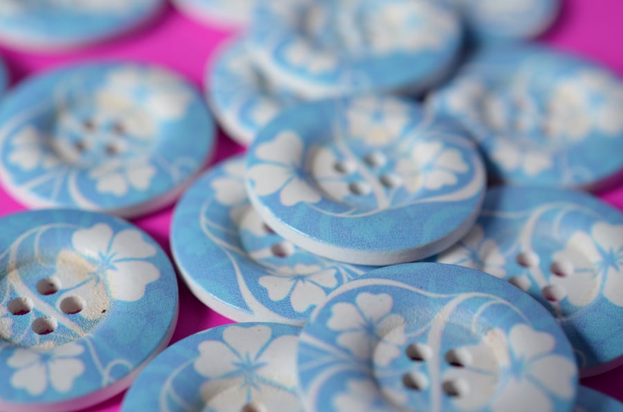 30mm Wooden Blue & White Floral Buttons Large Flower Button (RLG4)