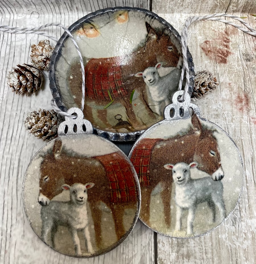 Vintage Style Christmas Donkey & Lamb Nativity Scene Baubles & Trinket Dish Set