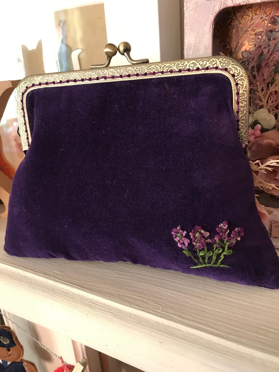 Vintage look - Purple Velvet Embroidered 15cm Purse