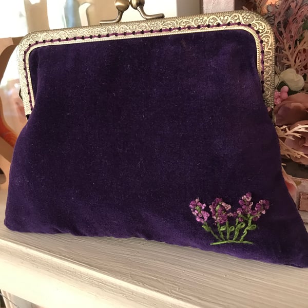 Vintage look - Purple Velvet Embroidered 15cm Purse