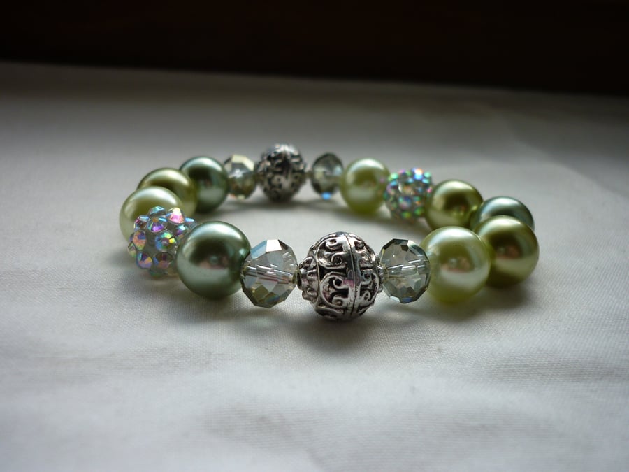 SHADES OF GREENS AND SILVER  BRACELET.  811