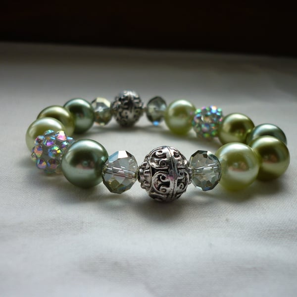 SHADES OF GREENS AND SILVER  BRACELET.  811