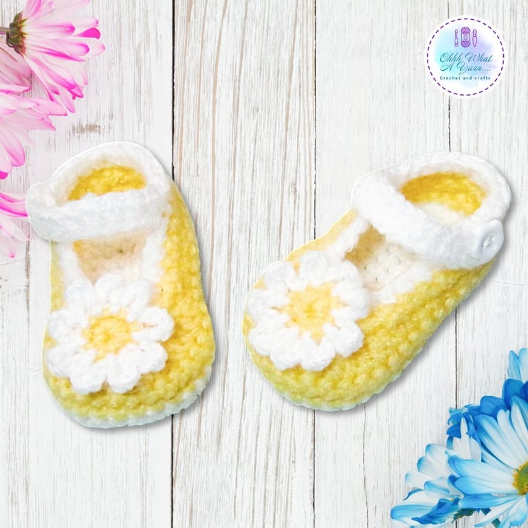 Crochet yellow and white flower shoes, booties, bootees in various sizes.