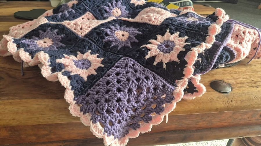 Beautiful flower crochet blanket