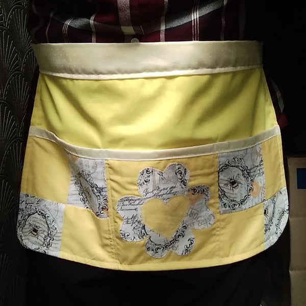 Handmade Bees Cotton Utility Apron,Yellow Tie Waist Three Pocket Patchwork