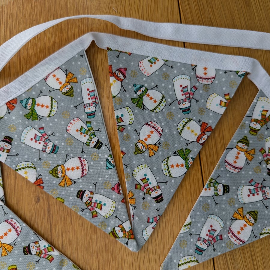 Bunting snowmen in hats and scarves