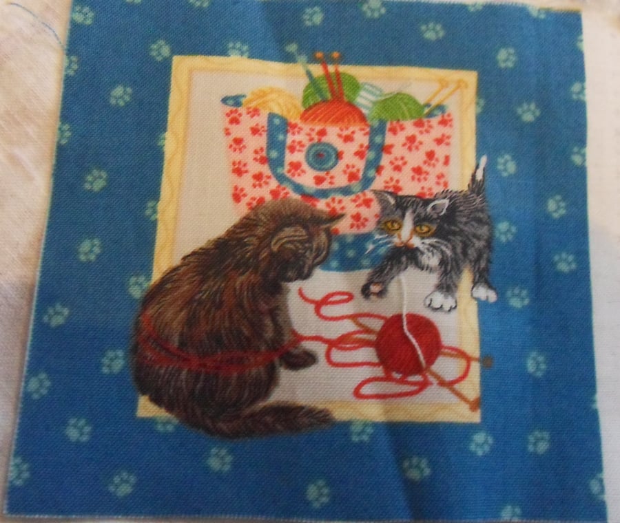 100% cotton fabric squares. Cats playing with balls of wool(69)