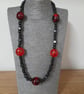 RED AND BLACK LONG BEADED NECKLACE. - Image 2