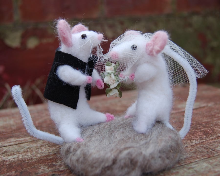White mice bride and groom - wedding novelty gift
