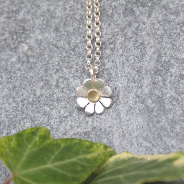 Silver daisy necklace, dainty silver necklace, sterling silver flower necklace