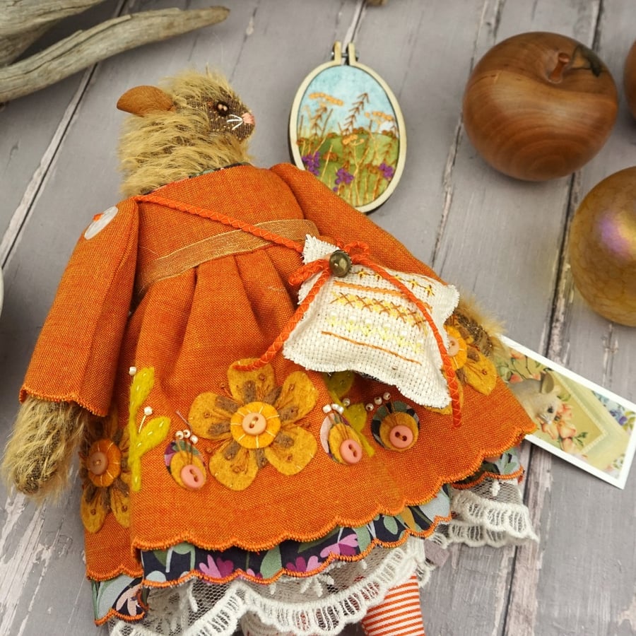 Elodie, An Embroidered Mouse