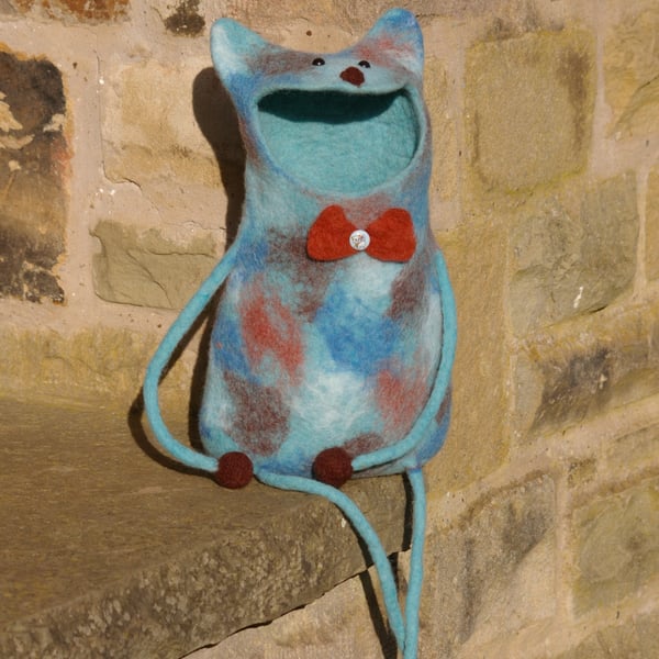 Felted Wool Cat Box – Cozy Charm for Your Home