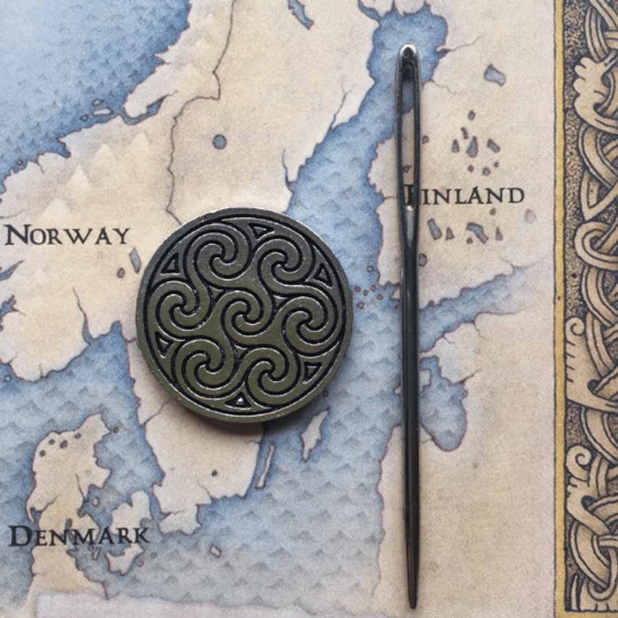 Needle minder or keeper Norse