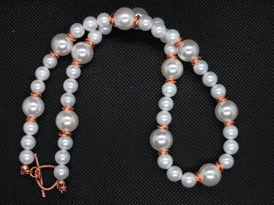 SALE - Shell pearl necklace