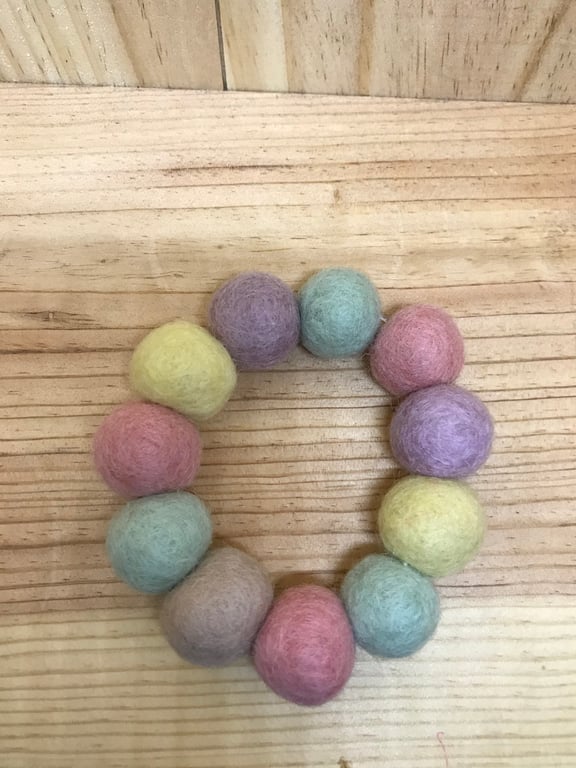  Felt Ball Bracelet. (428)