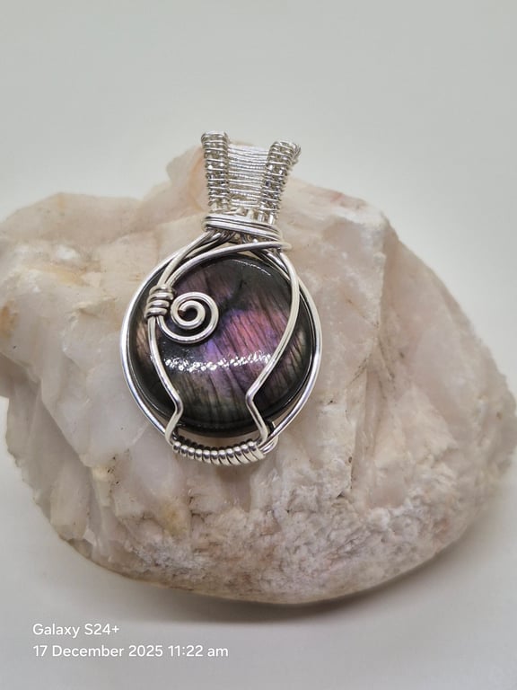 Wire wrapped labradorite pendant 