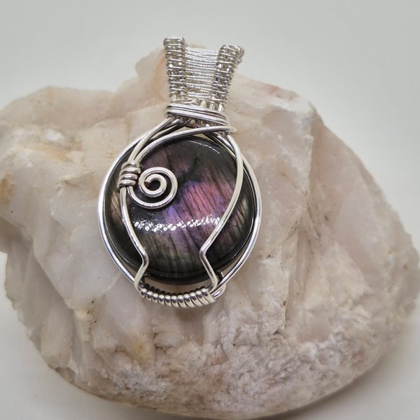 Wire wrapped labradorite pendant 