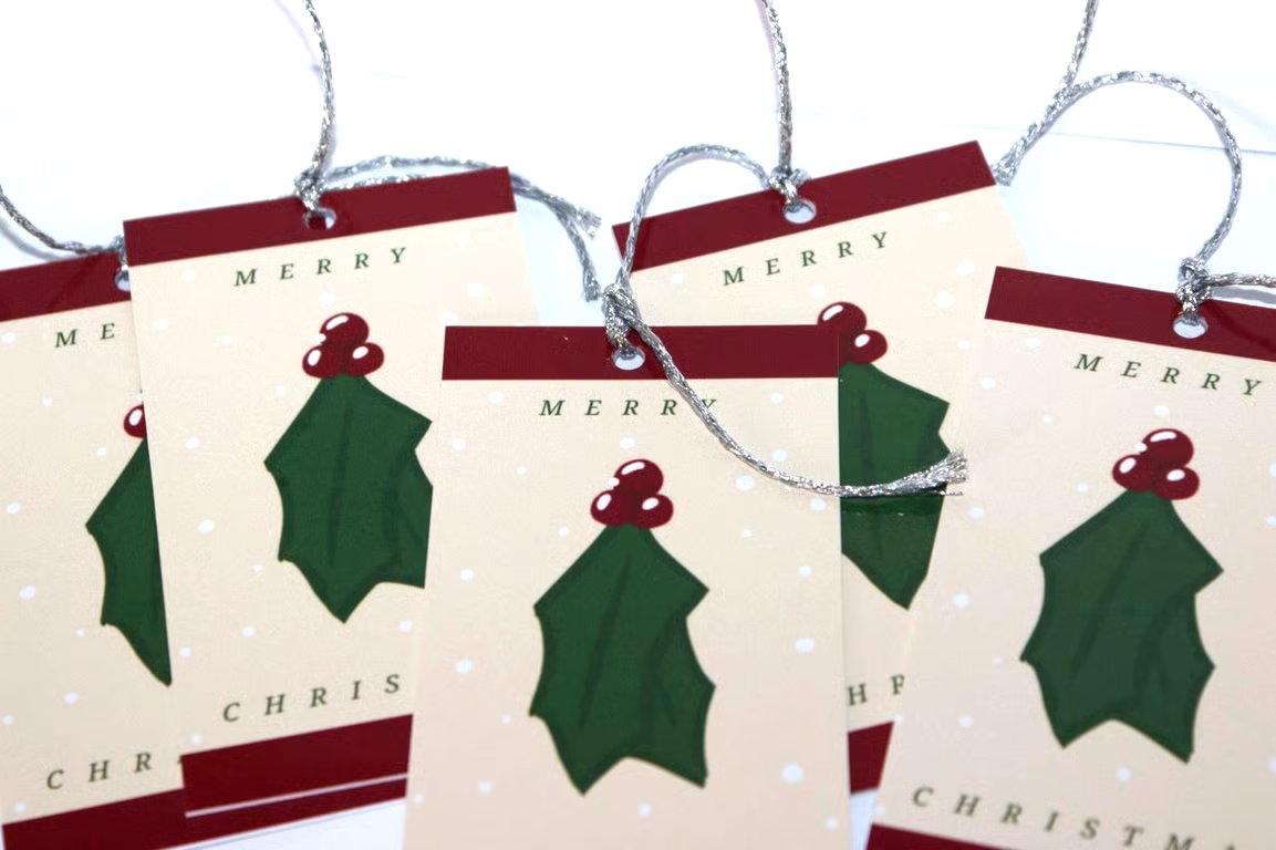 9 Handmade christmas gift tags 'Berries & Holly', gift wrapping accessory