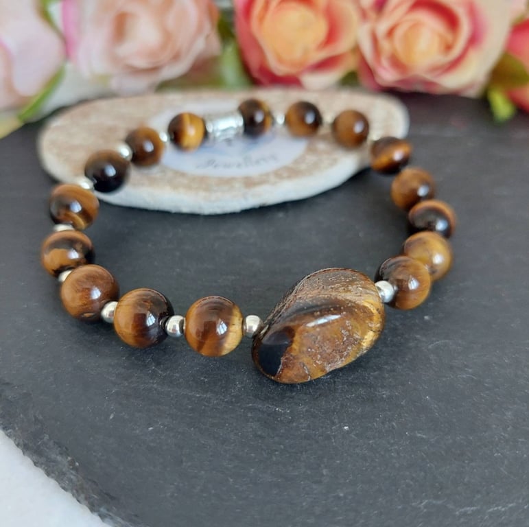 Stretchy tigers eye bracelet in medium large fit