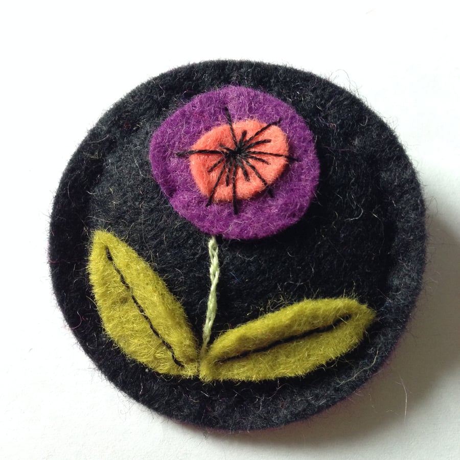 Dinky Flower brooch