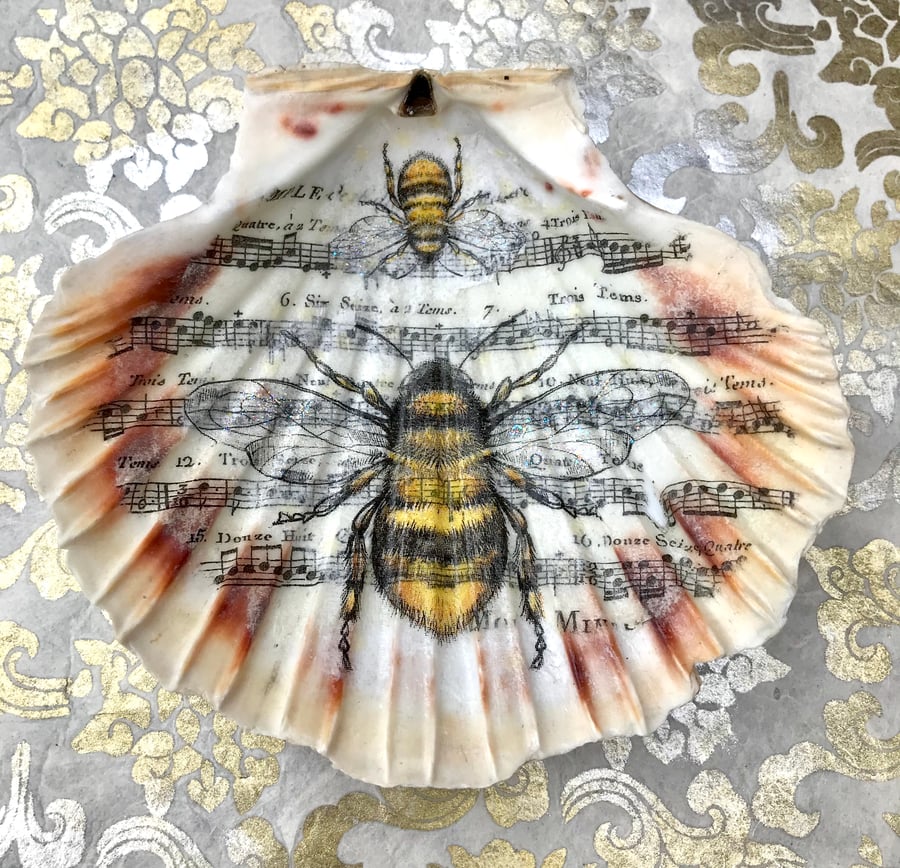 Bumblebee shell ring trinket dish