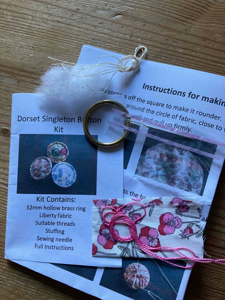 Kit to Make a Dorset Singleton Button in Liberty Print ‘Ros’