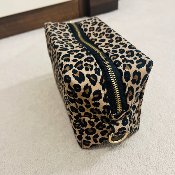 Leopard print makeup pouch 