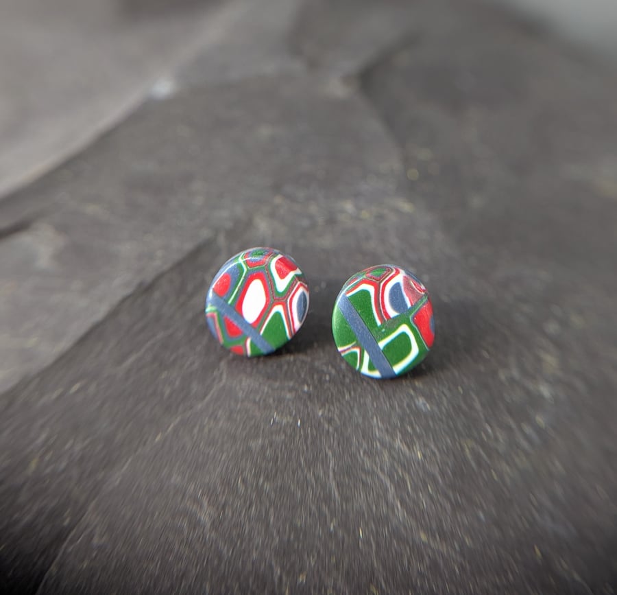 Green and red studs with pattern 